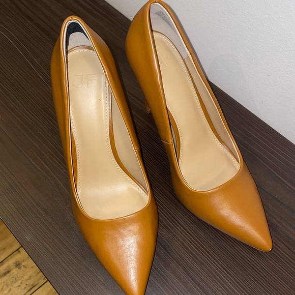 Camel Leather Pumps - Picture 4 of 4